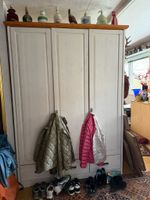 Grosser Kleiderschrank, viel Stauraum, Top Zustand!
