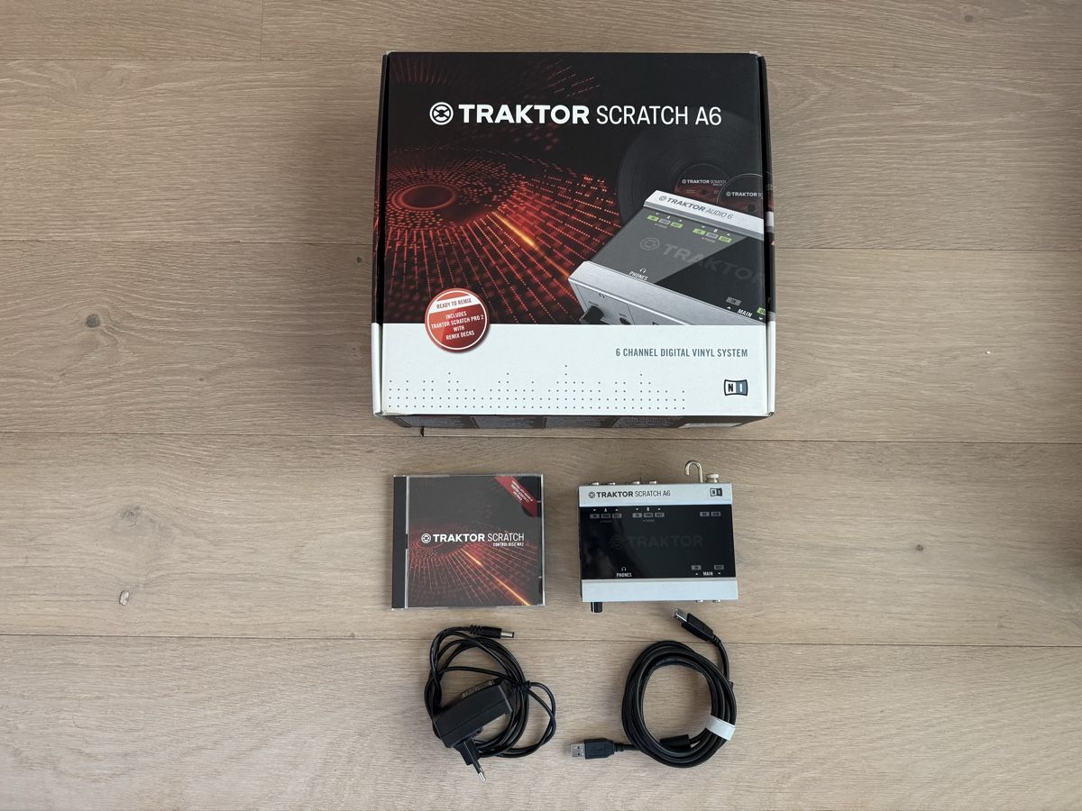 Traktor Attrezzatura per studi di registrazione: Native Instruments Traktor Scratch A6 – Komplett-Set inkl. L – Usato da Zürich venduto da gue_cfb6