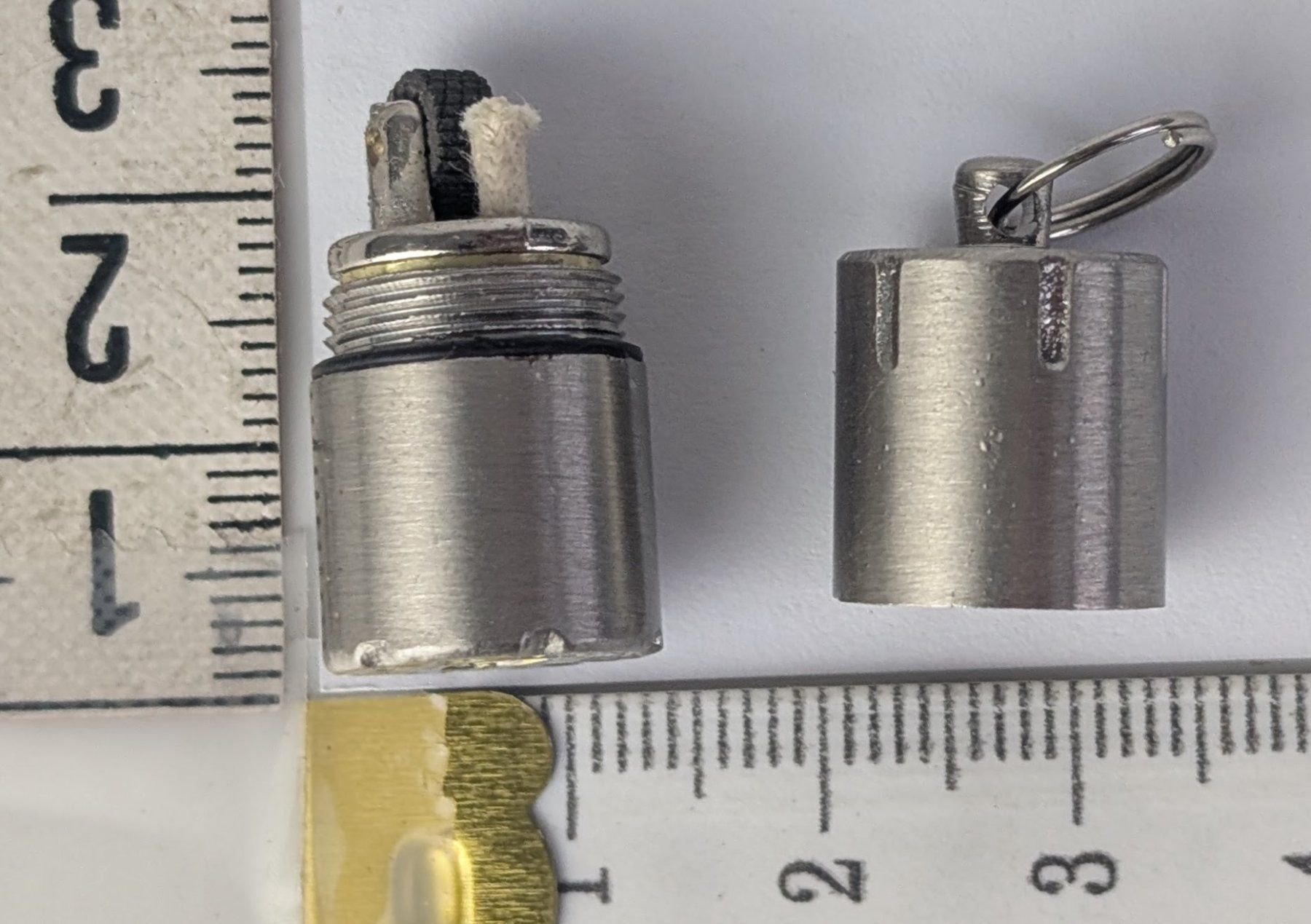Portachiavi: 1x Mini Schlüsselbund-Feuerzeug, NEU – Nuovo (secondo la descrizione) da Zürich venduto da 1.Simon 5