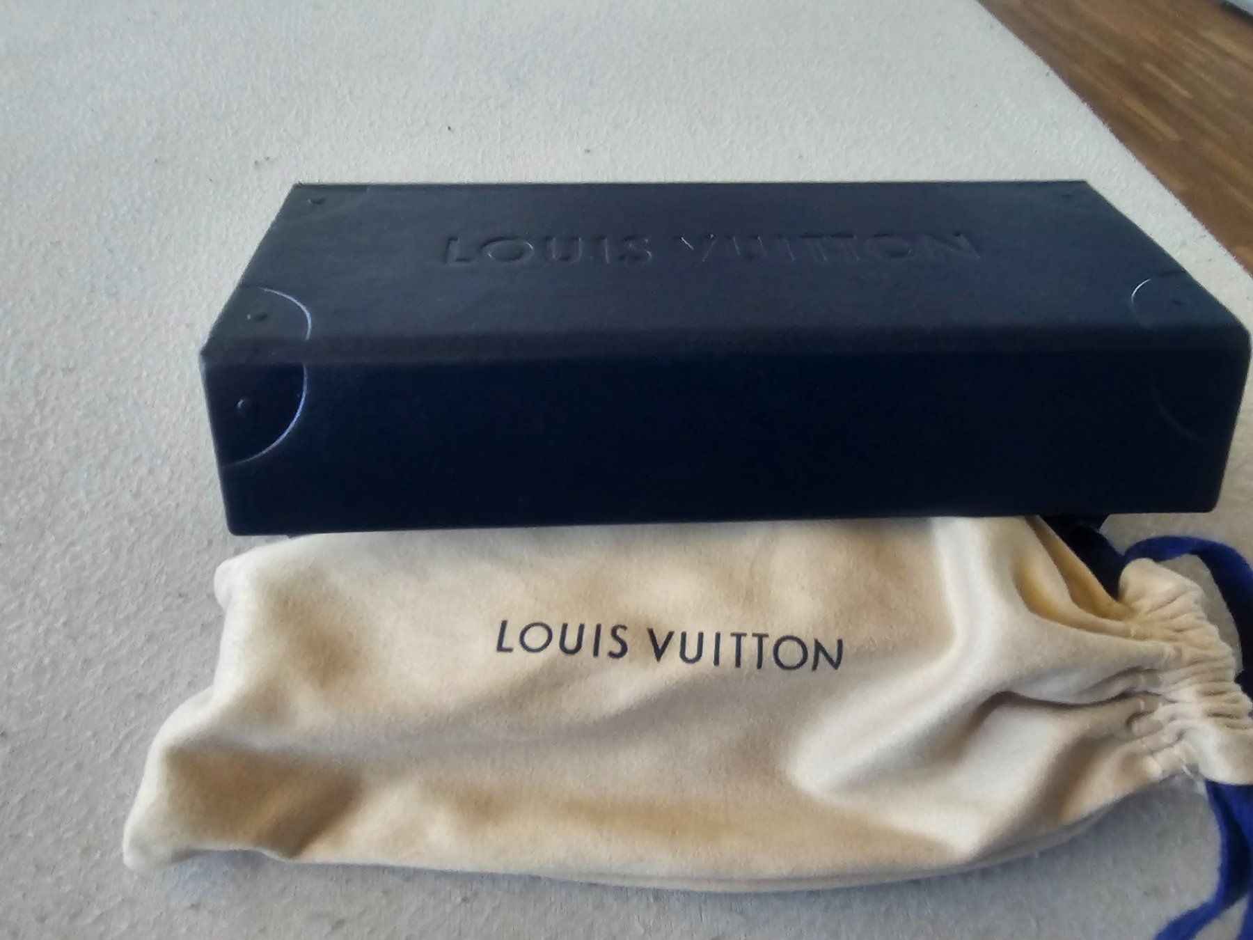 Louis Vuitton Occhiali & Lenti: Louis Vuitton Sonnenbrille – Usato da Winterthur venduto da Mery_1987 1