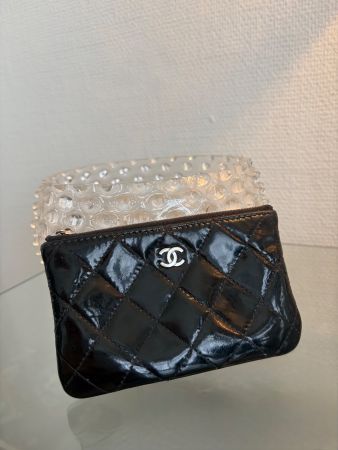 CHANEL Timeless Pochette schwarzem Lackleder (Vestiaire)