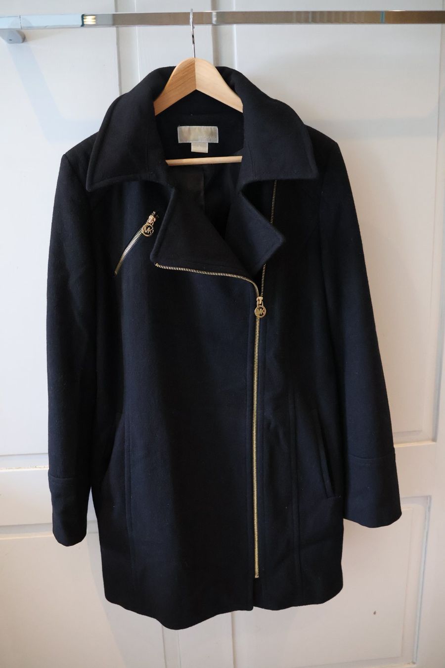 Michael Kors Cappotti: Schwarzer Wollmantel von Michael Kors – Usato da Winterthur venduto da jul_v9wx 1