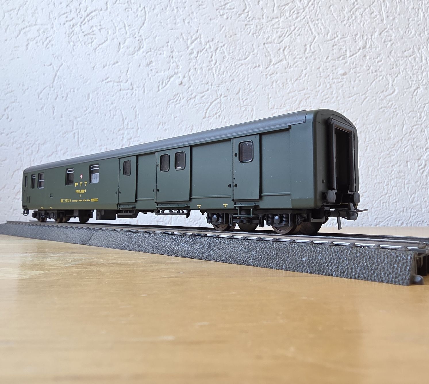Roco Modellini di ferrovie: Roco 44335 PTT Güterwagen, gebraucht – Usato da Männedorf venduto da Modell-Spezialisten