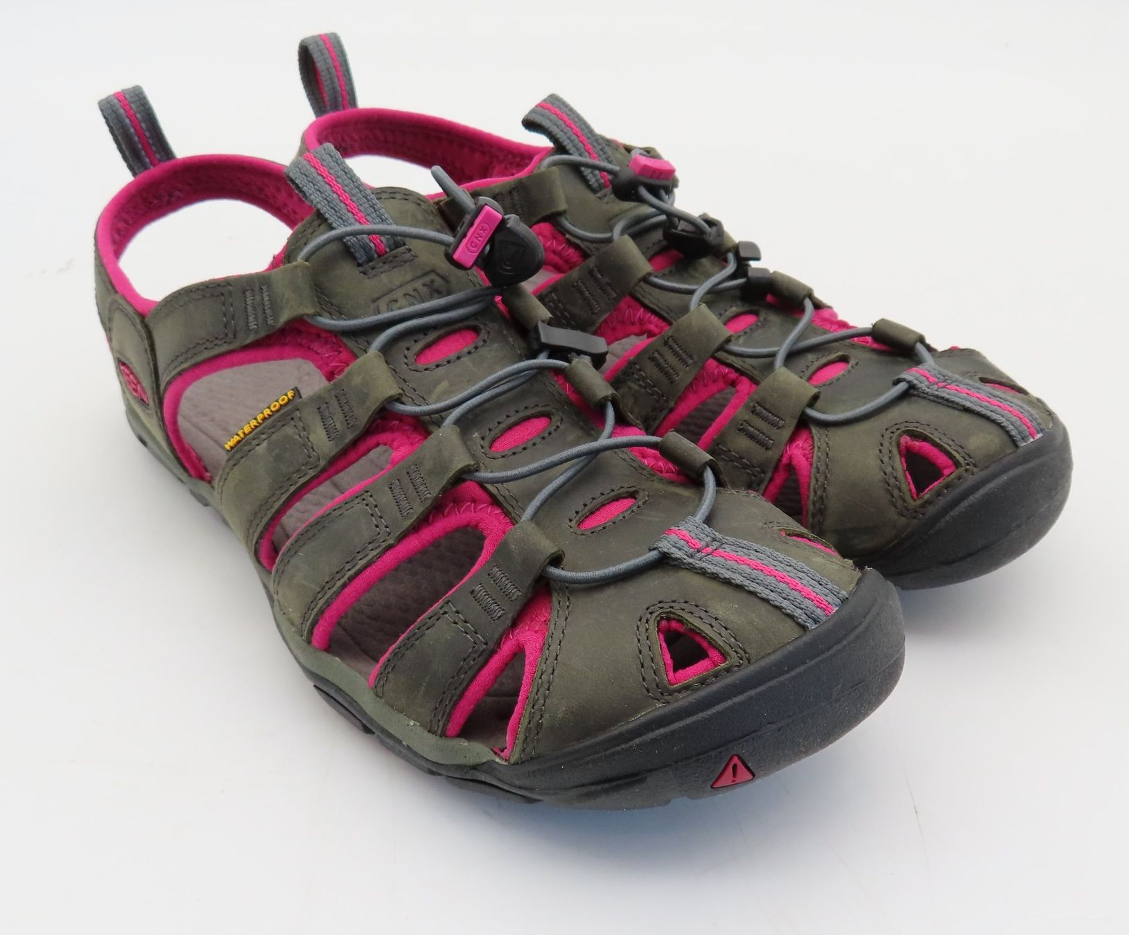 Keen Chaussures femmes: Keen Wandersandalen – D'occasion à Reinach BL par WBZ-Flohmarkt 3