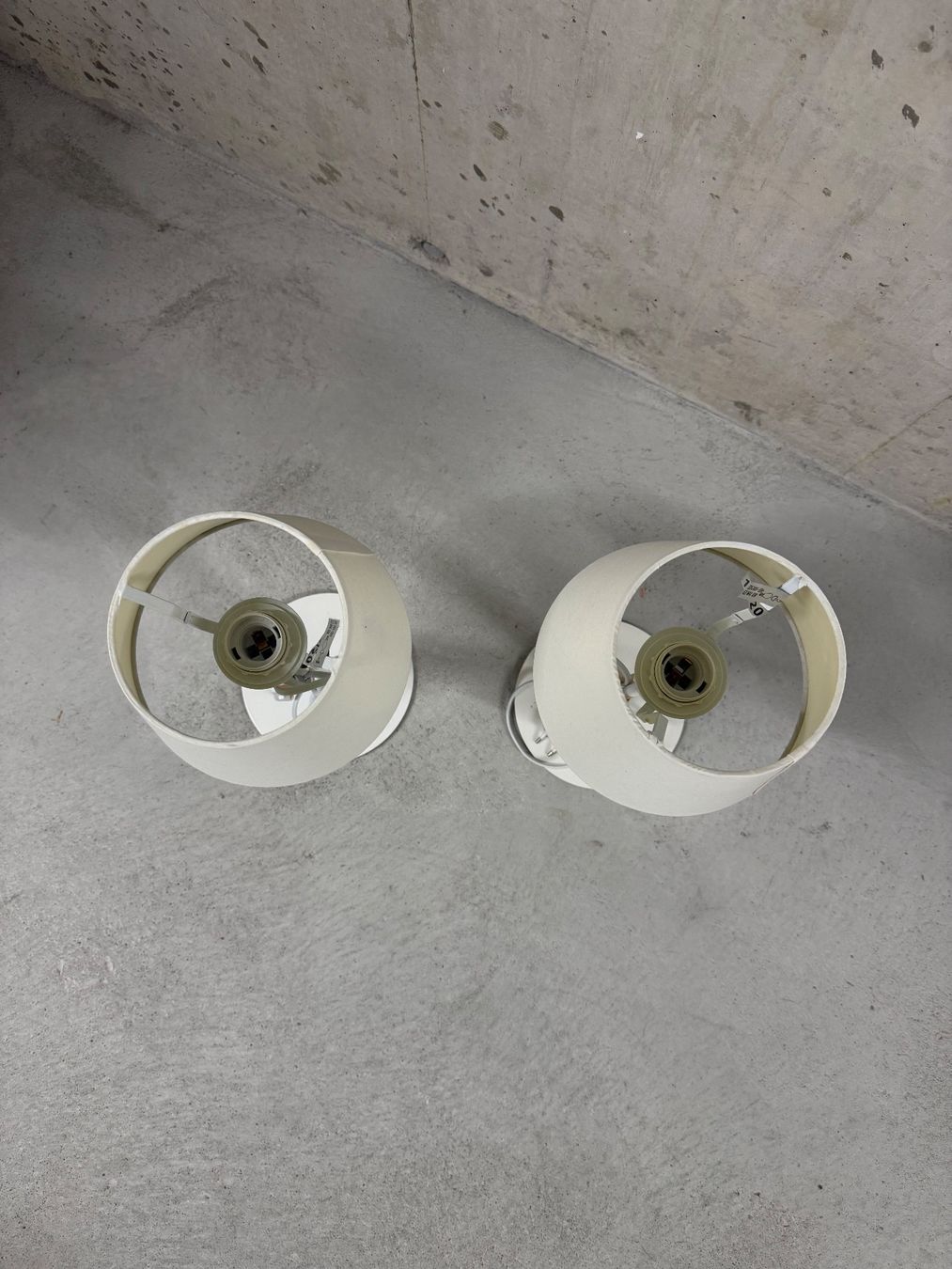 Lampade: Zwei Tischlampen weiss mit Stoffschirm – Usato da Zürich venduto da simon_am 2