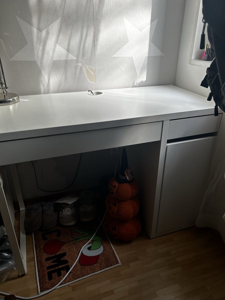 Schreibtische: IKEA Micke Desk white 105x50cm – Gebraucht aus St Gallen von kon_2nnp