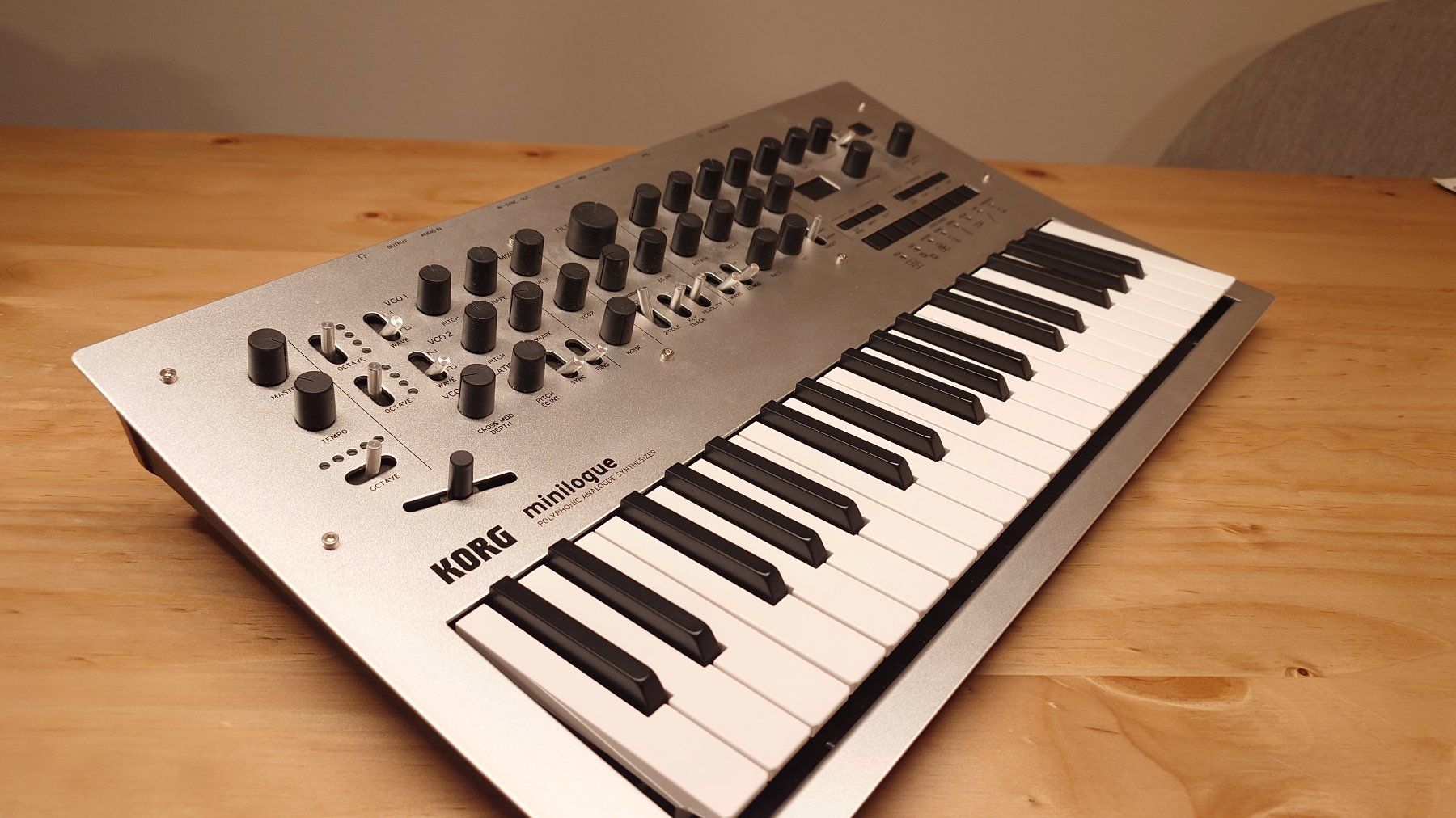 Korg Instruments de musique: Korg Minilogue, Polyphoner Analogsynthesizer – D'occasion à Sissach par Subnoize 1