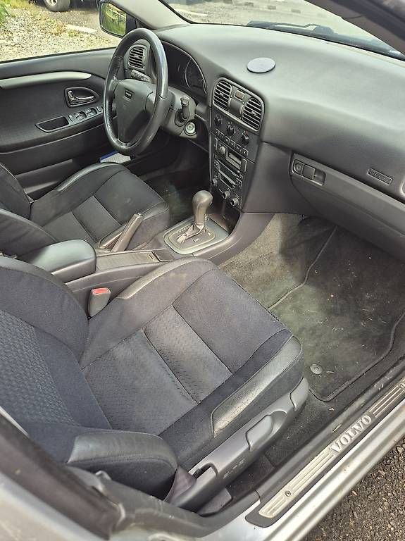 Automobili: Volvo V40 1.9 essence expertisée – Usato da Corseaux venduto da stu_hn9l 4