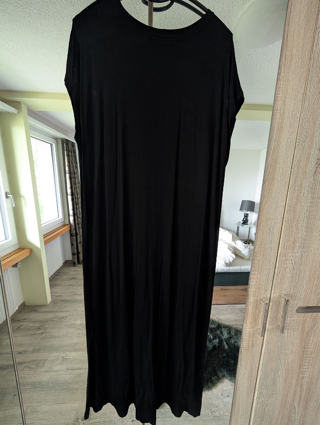 Vestiti: Kleid lang schwarz – Usato da Adelboden venduto da Markusandra