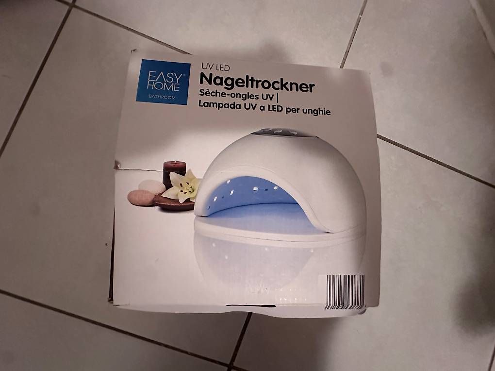 Unghie finte: Lampe LED/UV ongles gel – Usato da Schmitten FR venduto da MmeCruz