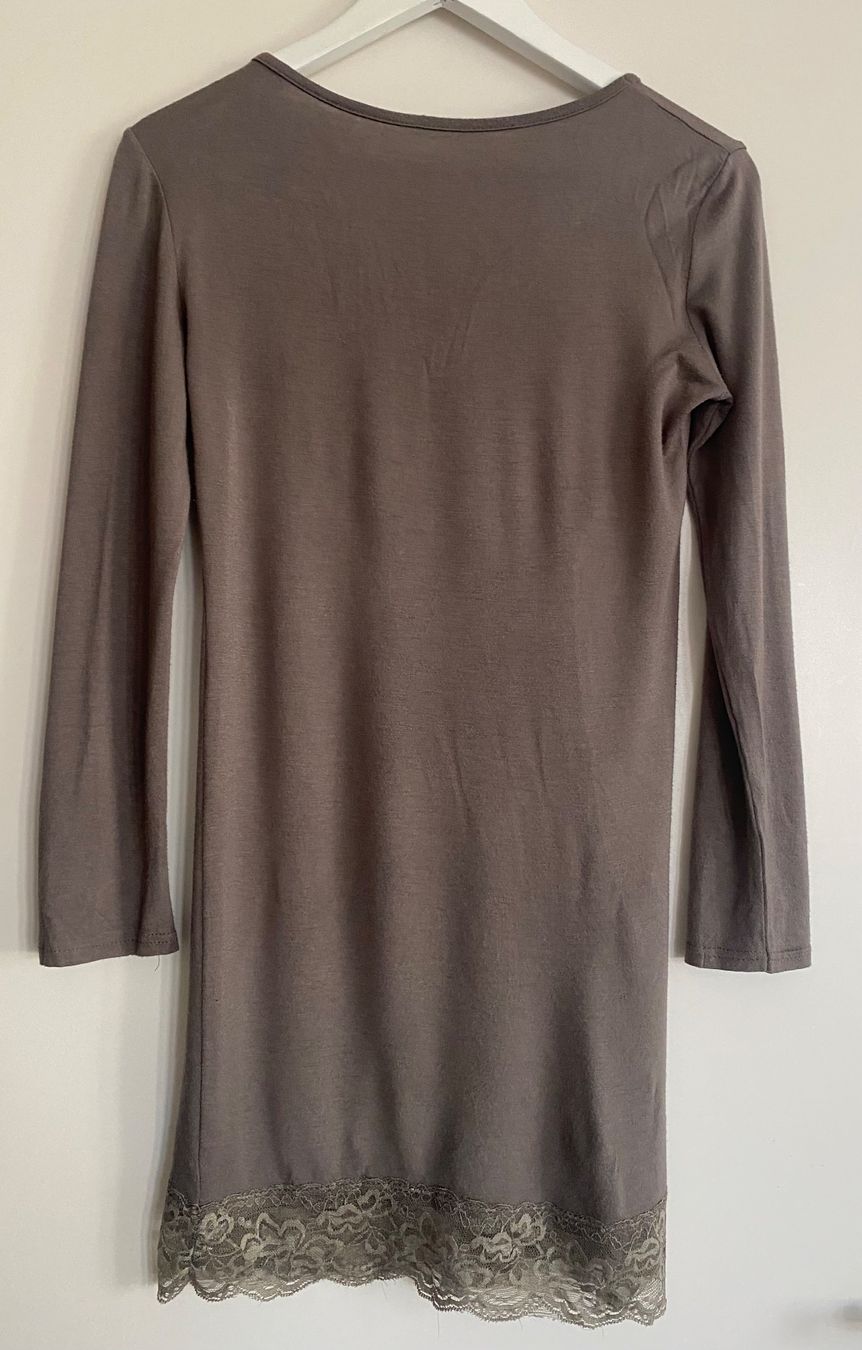 T-shirt: Oberteil mit Spitze Gr. M/L, taupe/schlamm – Usato da Zürich venduto da Maria2021 2