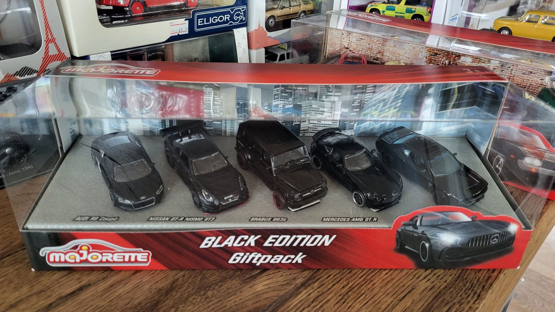Majorette Modellini d'auto: Black Edition 5 Modelle Giftpack 1:64 Majorette – Usato da Rothrist venduto da Juana5
