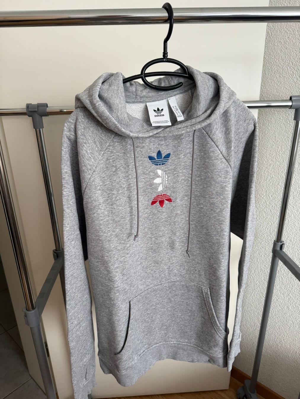 Adidas Maglioni & Felpe: Adidas Hoodie, Grau, Gr. M – Nuovo (secondo la descrizione) da Dintikon venduto da 2ndhandcloset