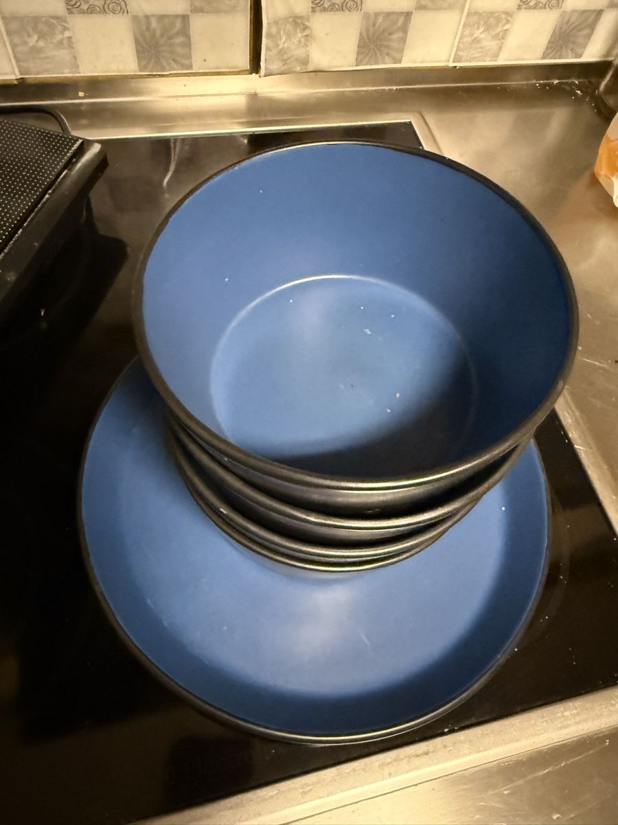 Assiettes: Teller aus Steingut – D'occasion à Hinwil par kri_qc76 1
