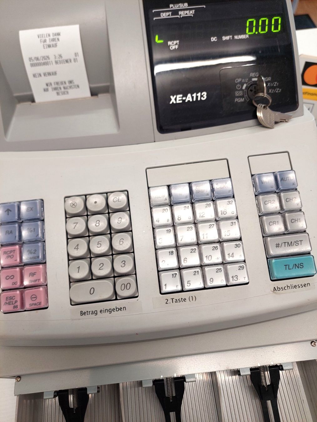 Sharp Registratore di cassa: Ladenkasse elektr. – Usato da Sachseln venduto da Blauseidina 3
