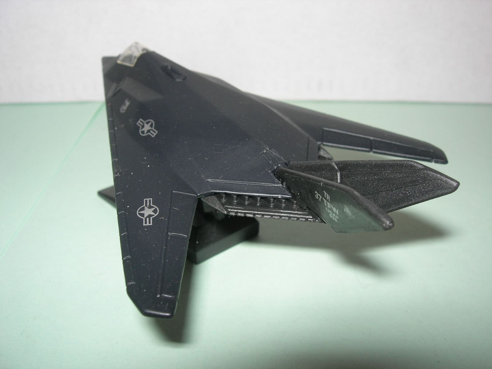 Maisto Kit di modellismo & Modellini statici: F-117A Nighthawk ° Maisto 1:87 – Nuovo e nell'imballaggio originale da Hornussen venduto da Amw 2
