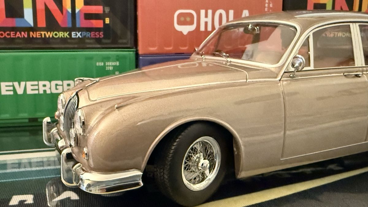 Jaguar Modellautos: Jaguar MKII 3.8 Champagner Gold – Neu (gemäss Beschreibung) aus Basel von Zomeg 1