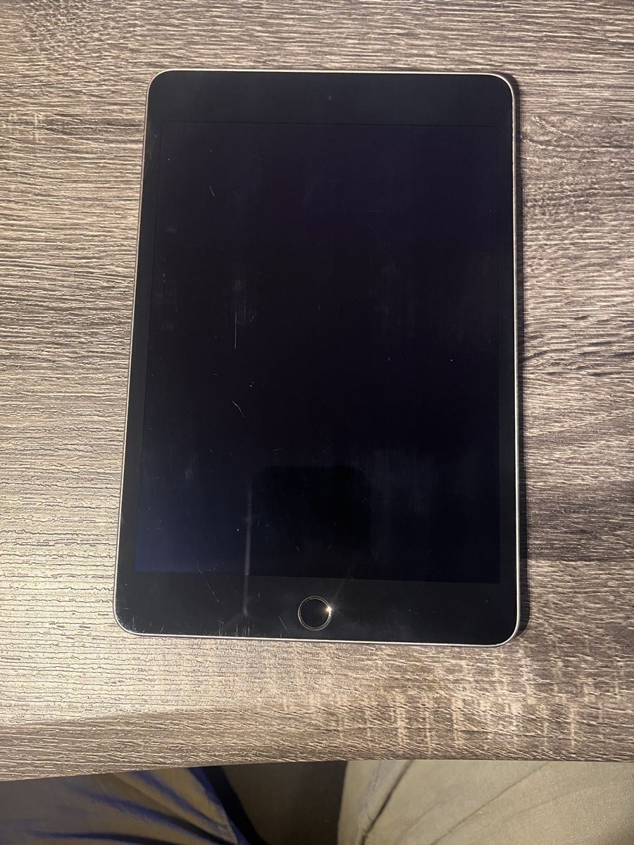 Apple Tablettes PC: Apple iPad mini 4 Silber 16GB gebraucht – D'occasion à Winterthur par fabianvonellerts