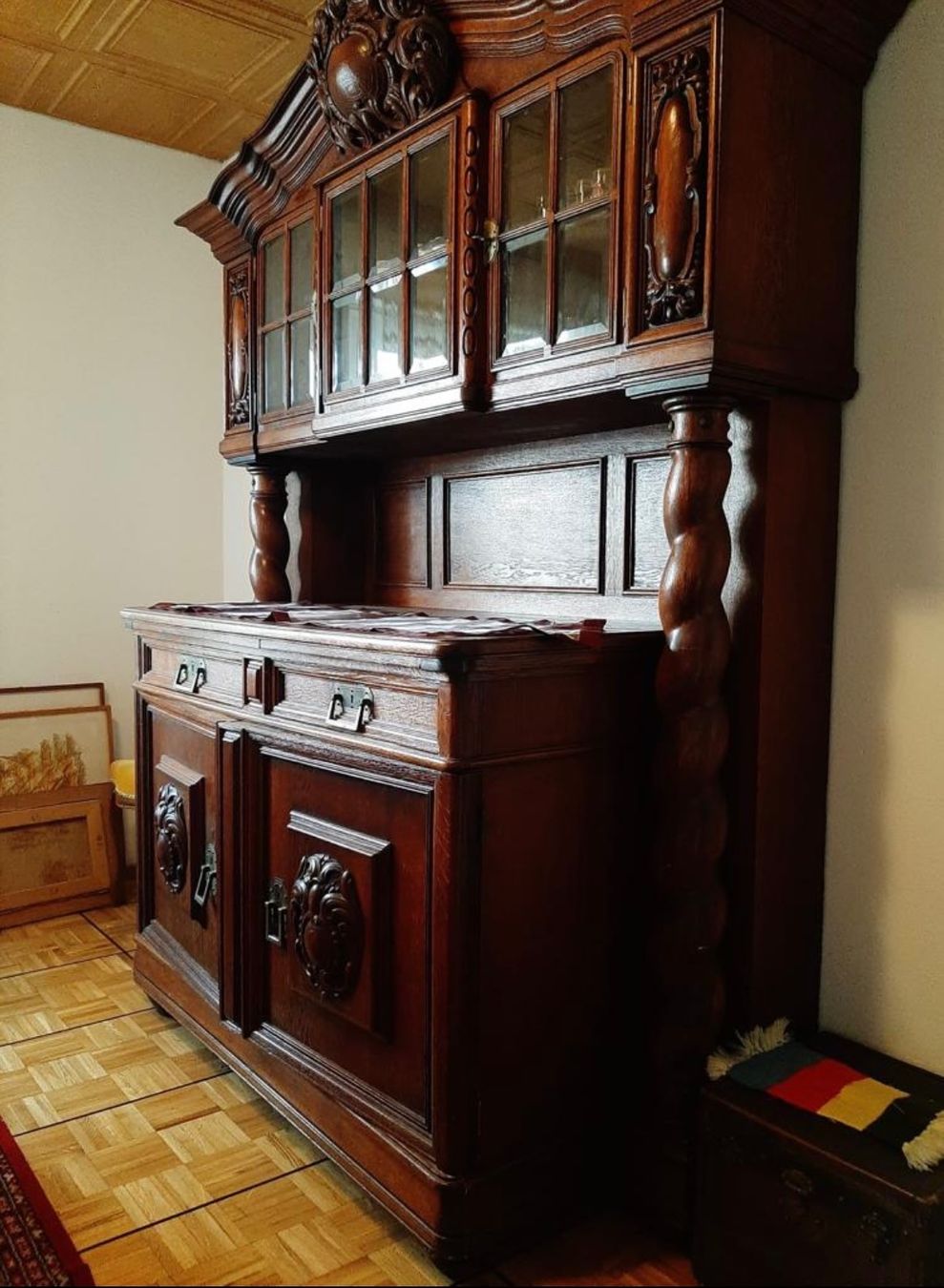 Credenze: Antiker Buffetschrank und Kommode aus Massivholz Eiche – Usato da Trélex venduto da Sonvic 1
