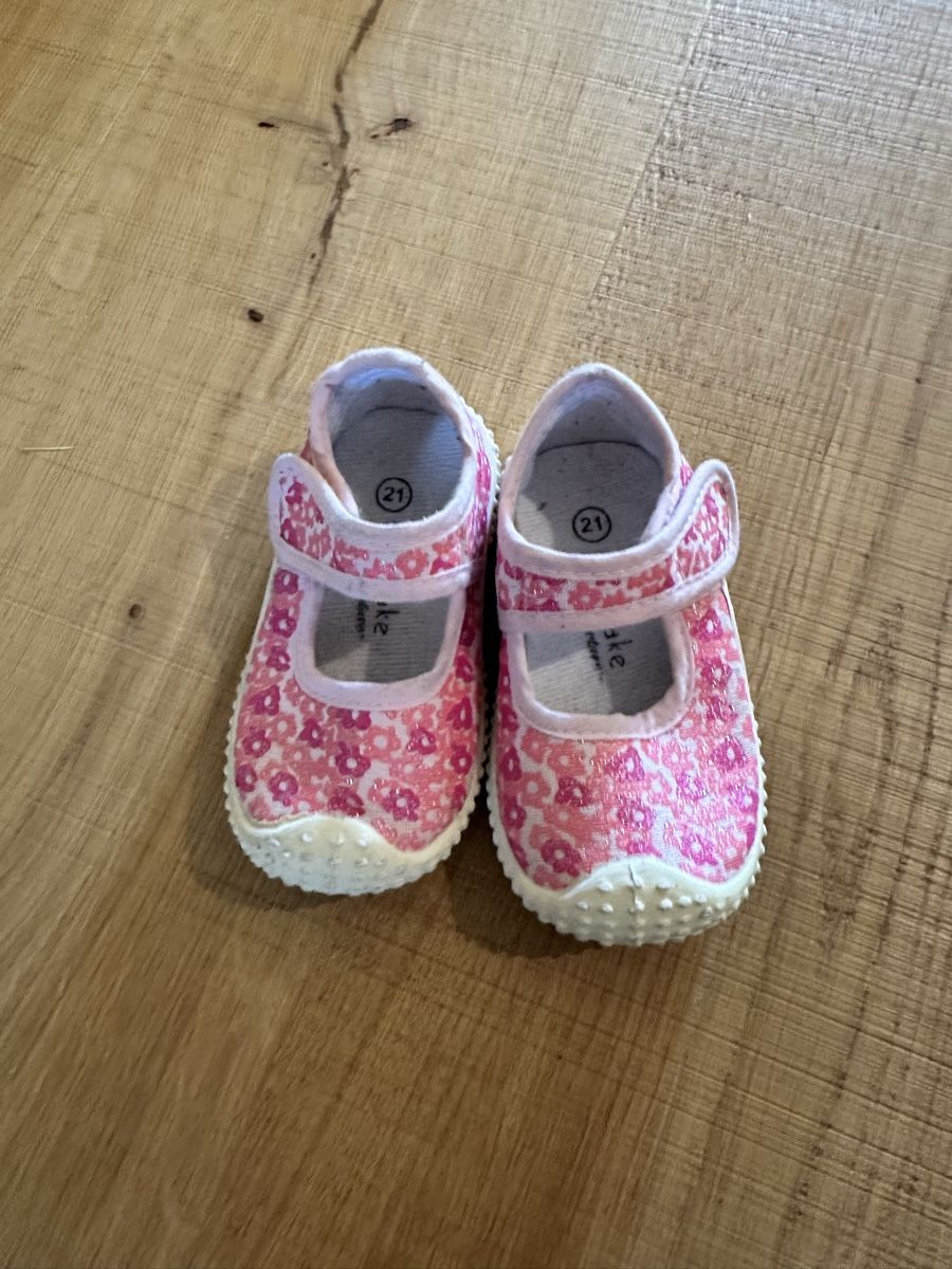 Scarpe per ragazze: Sommerschuh/ Sandale Mädchen Gr.21 – Usato da Reutigen venduto da ann_9mq9