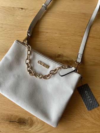 Handtasche Guess beige mit Kette neu mit Etikett