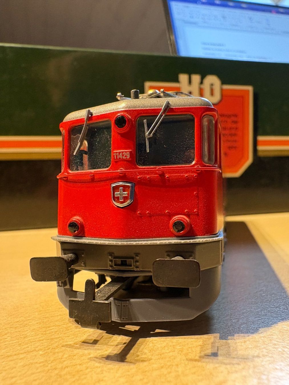 Hag Trains électriques: Hag 124 Ae 6/6 rouge – Neuf avec emballage d'origine à Corcelles Payerne par Pierre66 2