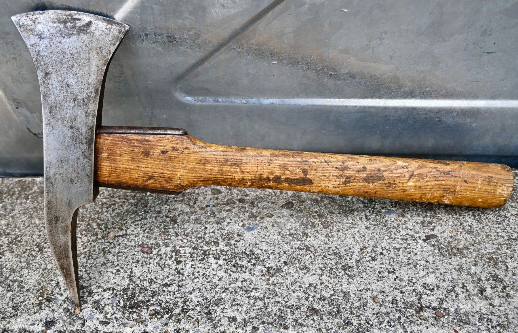Alle Werkzeuge: altes Feuerwehr - Beil TOMAHAWK länge 37cm – Gebraucht aus Pfaffhausen von mono_rec