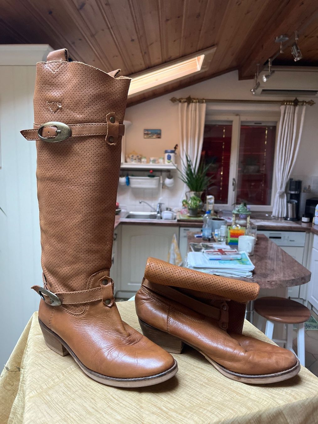 Chaussures femmes: Bottes en cuir – D'occasion à Sion par dol_v5bk