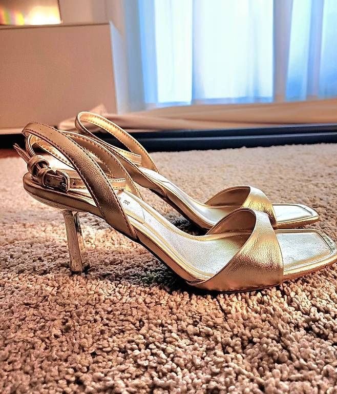 Damenschuhe: Sandalette STRADIVARIUS Größe 38 – Gebraucht aus Zürich von roman87788 1