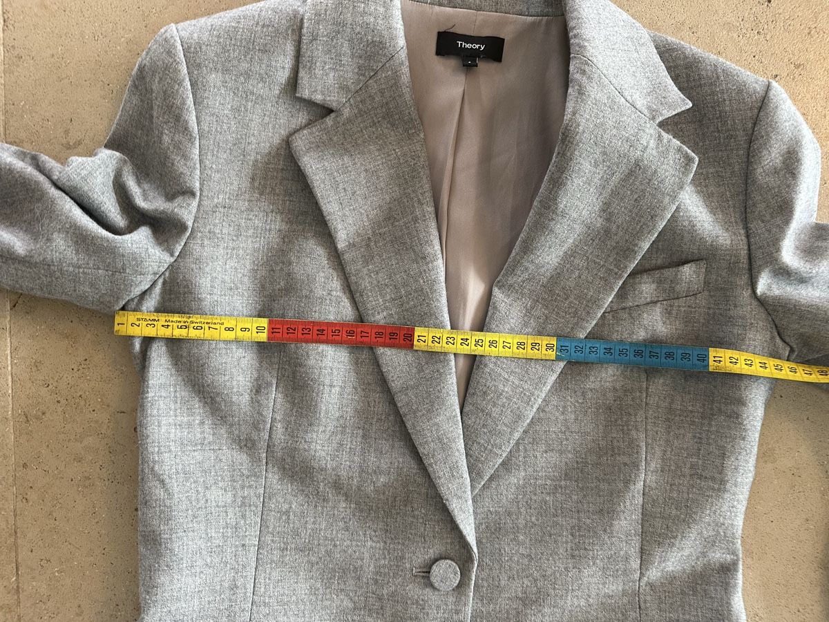 Theory Giacche: Theory Sakko Damen Grösse 4 Grau Fitted Blazer – Usato da Buchs SG venduto da Sunie 2