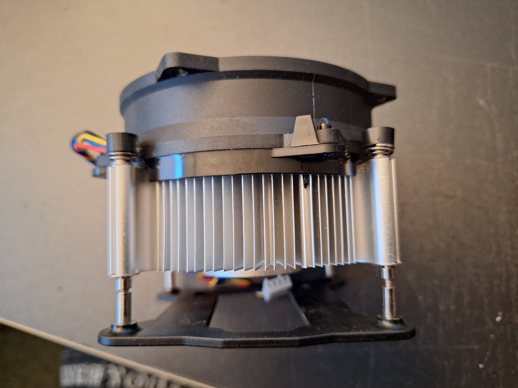 Intel Componenti elettronici: AVC Prozessor Kühler CPU Cooler für INTEL – Usato da Thundorf venduto da Swizzzly 1