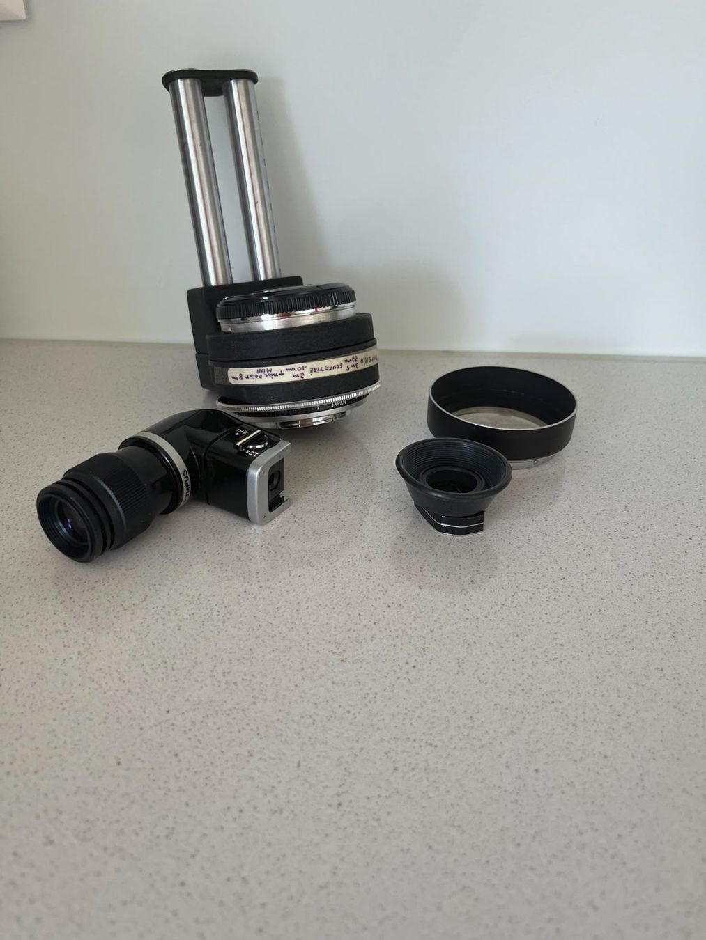 Olympus Fotocamera: Olympus OM-1 argentique avec 5 objectifs Zuiko – Usato da Sugiez venduto da pac_5swd 5