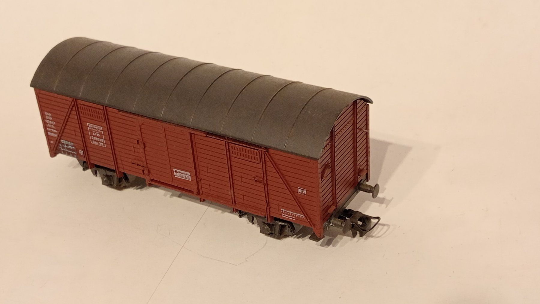 Roco Modellini di ferrovie: Geschlossener Güterwagen – Usato da Büttikon AG venduto da bae_98h5