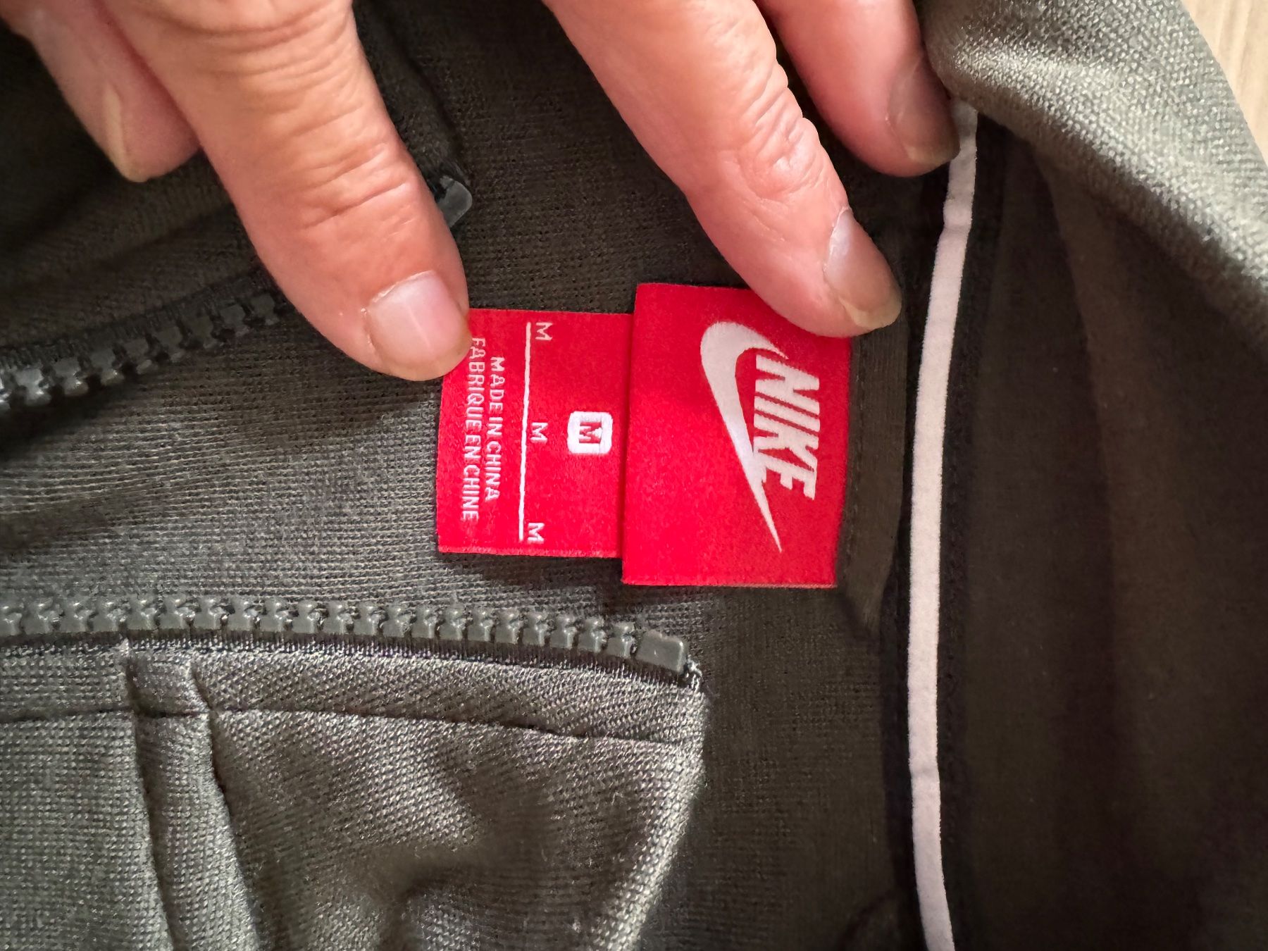 Nike Maglioni & Felpe: Lot deux pulls Nike taille Mel – Usato da Veyrier venduto da kimedovapa 1
