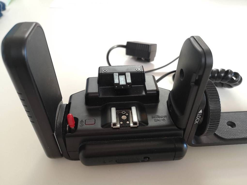Flash: Nikon SB-26 Flash + SK-6 Powerbracket + SC-28 câble TTL – Usato da Monnaz venduto da sdmt016 2