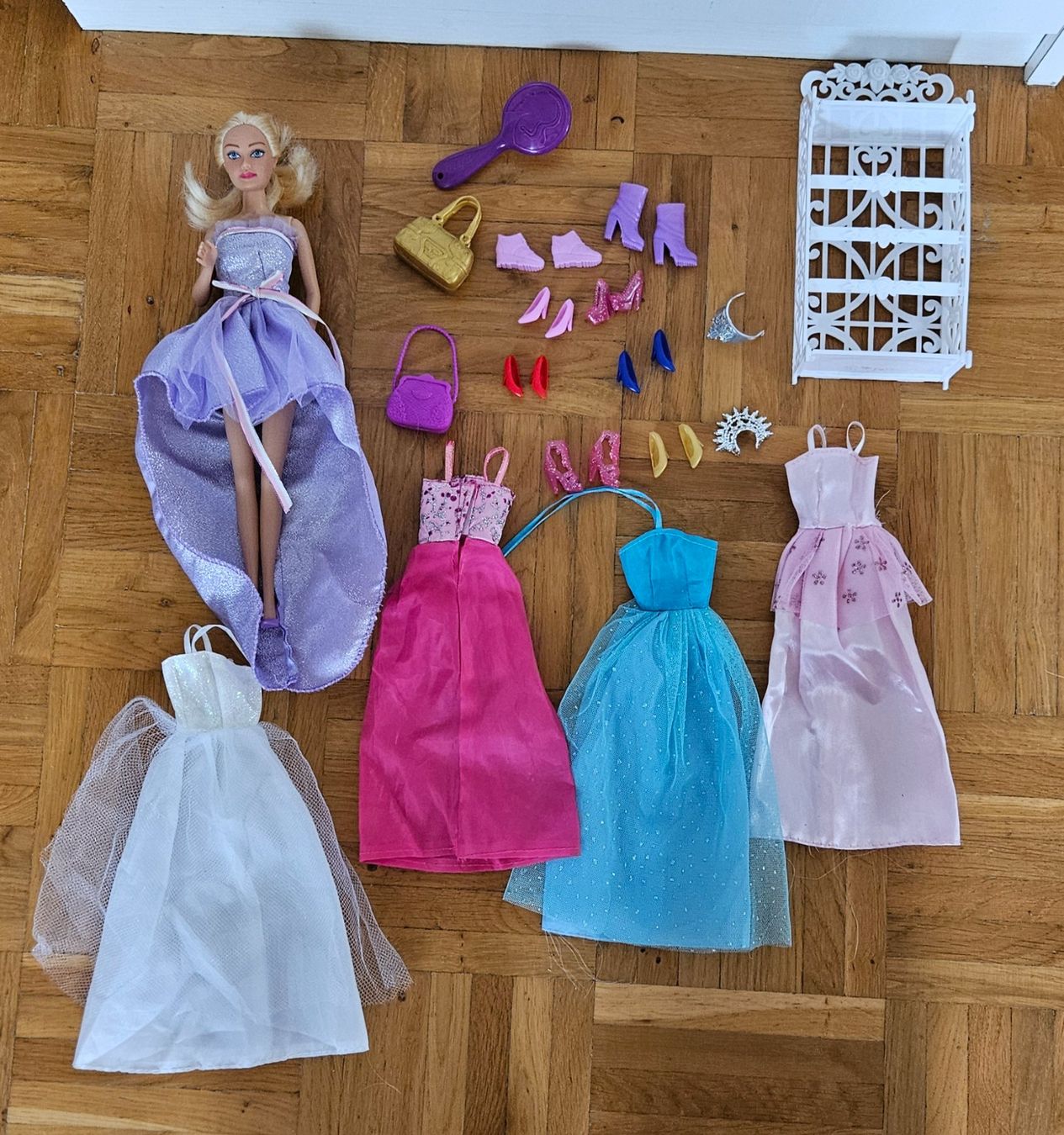 Bambole: Barbies and accessories, dolls, players, good condition – Usato da Buchs SG venduto da lop_vqn9 6