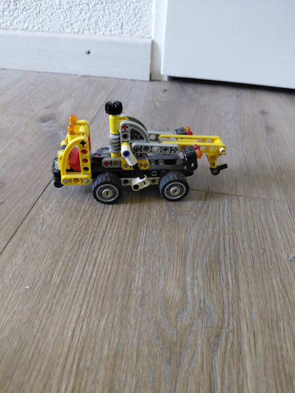 Lego Giocattoli: LEGO Technic 42031 — La camionnette élévatrice – Usato da Eschert venduto da elleajis 9