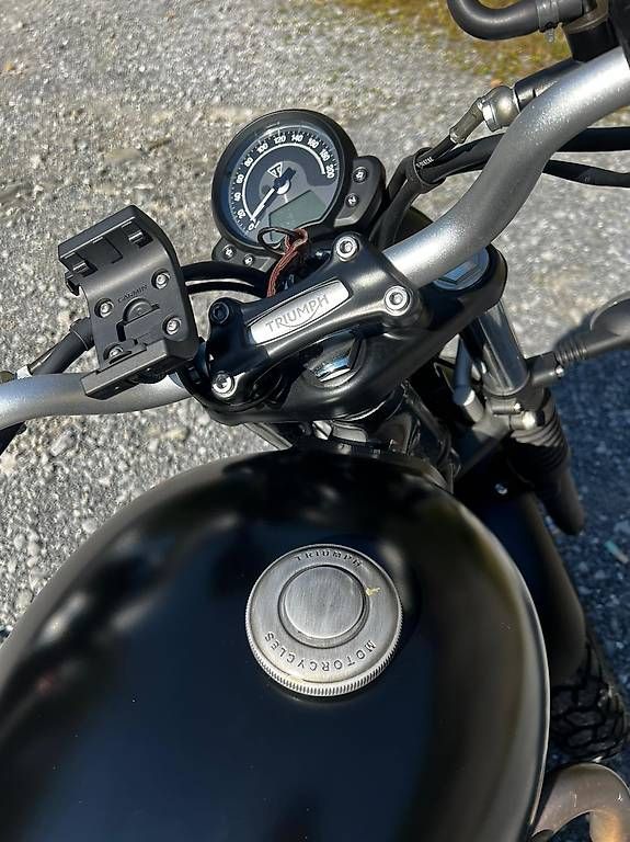 Triumph Strada: Triumph Street Scrambler mit Sonderlackierung – Usato da Kehrsiten venduto da NNfR72 1