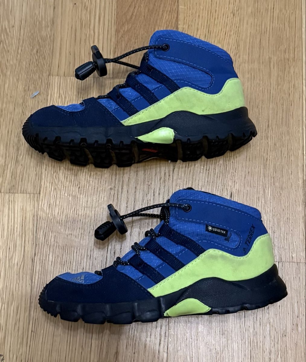 Adidas Schuhe für Jungen: Adidas Terrex Goretex- und Salomon Trekkingschuhe – Gebraucht aus Pfäffikon SZ von dom_6zfl 1