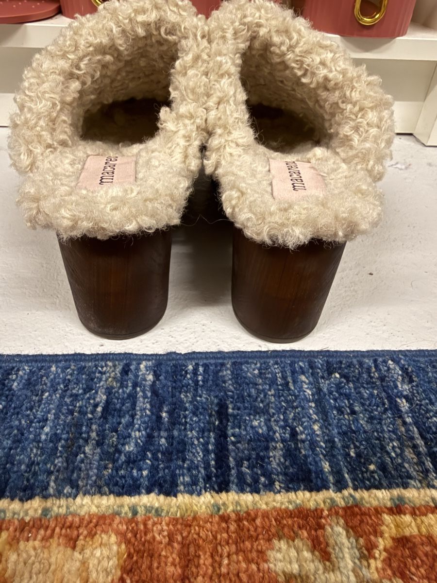 Scarpe per ragazze: Macarena shearling clogs, size 38, slip-on fall shoes – Usato da Meggen venduto da Hublot2009