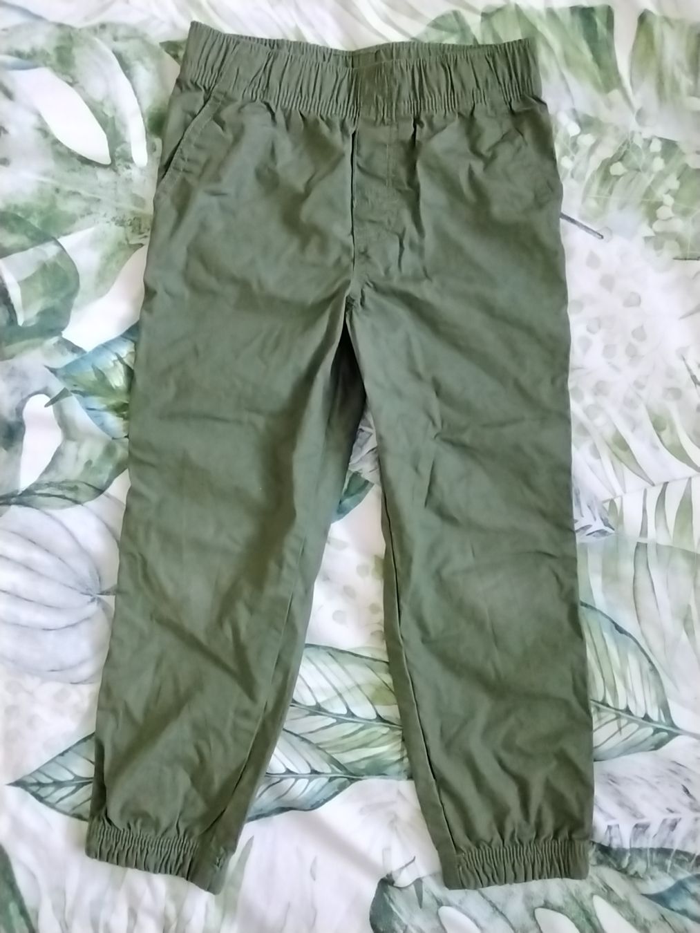 Pantaloni: Leichte Stoffhose / Hose Gr. 104 – Usato da Balterswil venduto da Meerdeern