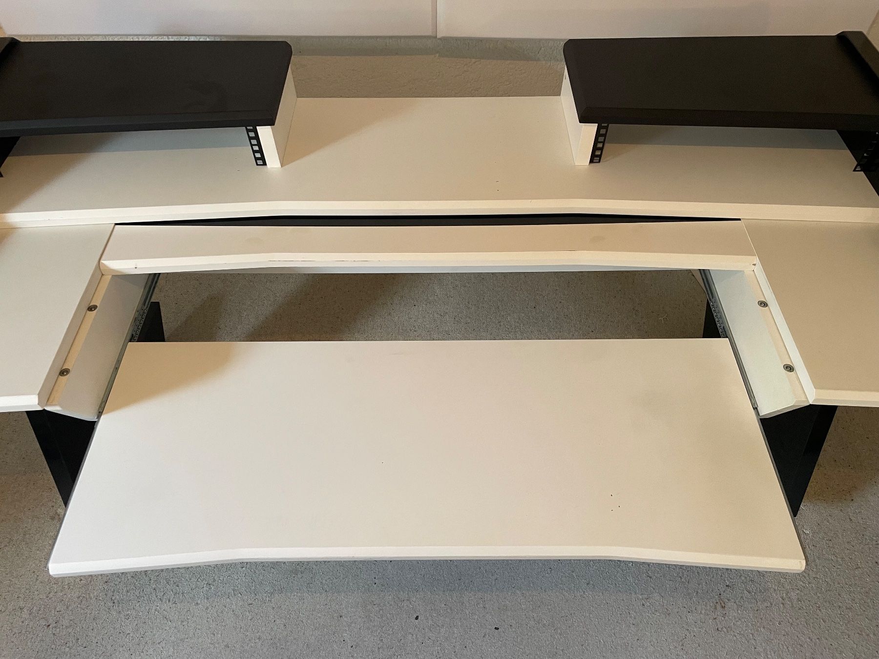 Musikinstrumente: Studiotisch / Studiodesk Beat – Gebraucht aus Horgen von goldfinger1 6