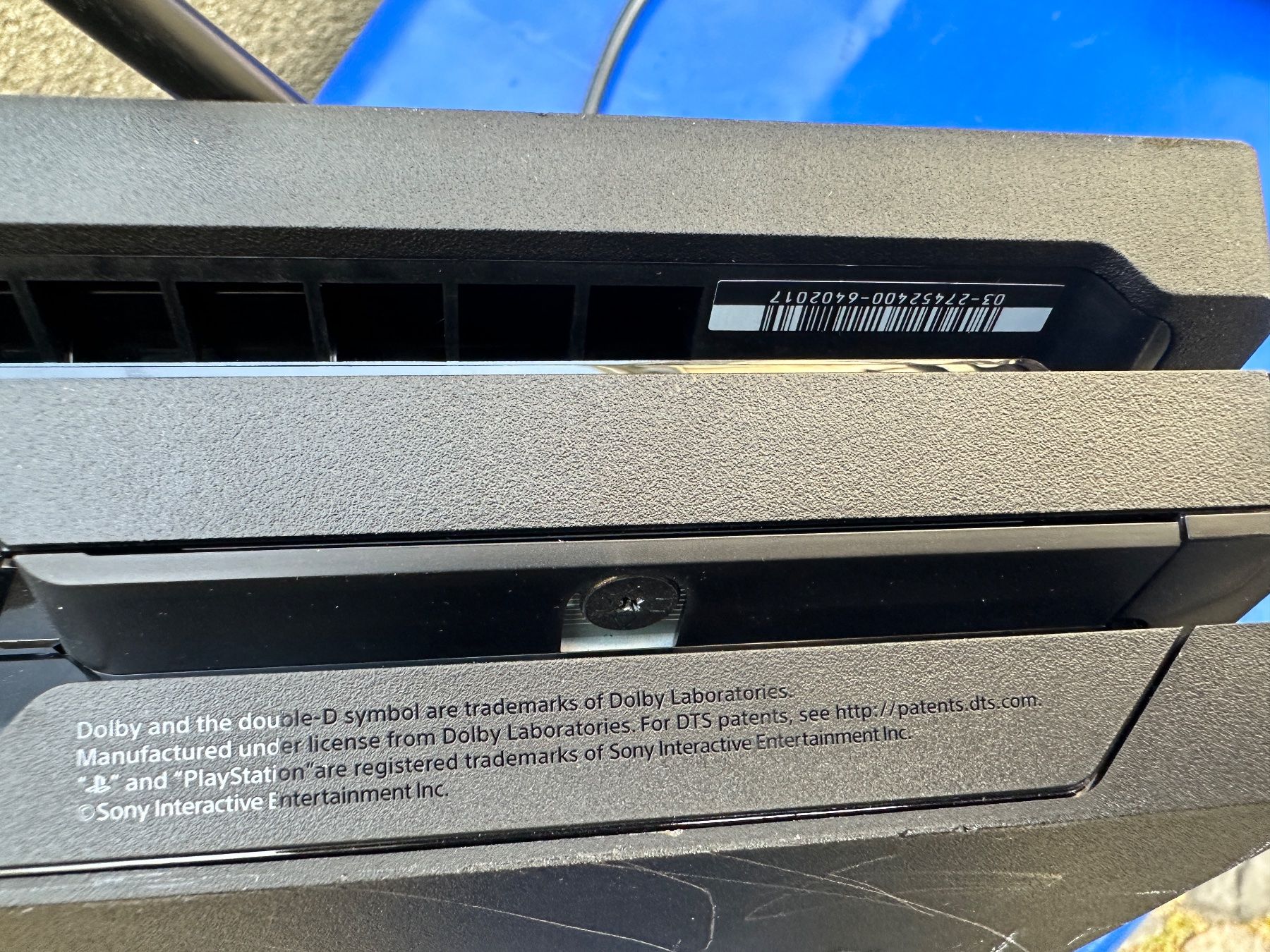 Sony Console: PS4 und Controller – Usato da Zürich venduto da atlantis77 7
