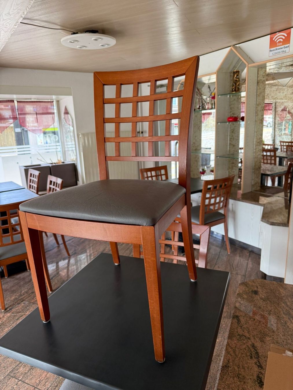 Sedie: Restaurantstuhl aus Holz – Usato da Ziegelbrücke venduto da ProfiGastro 2
