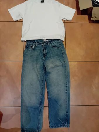Baggy Jeans und T-Shirt (New Yorker/ Pull & Bear)