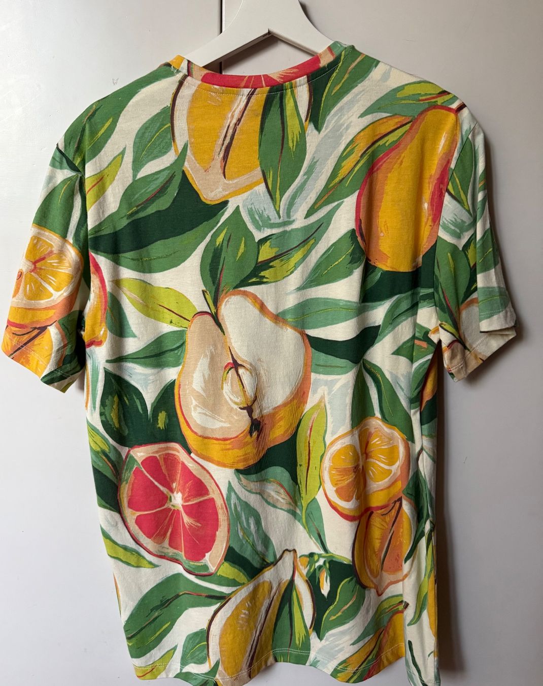 H&M T-shirts: H&M T-Shirt mit Fruchtmuster – D'occasion à Wohlen AG par thr_t5x8 3