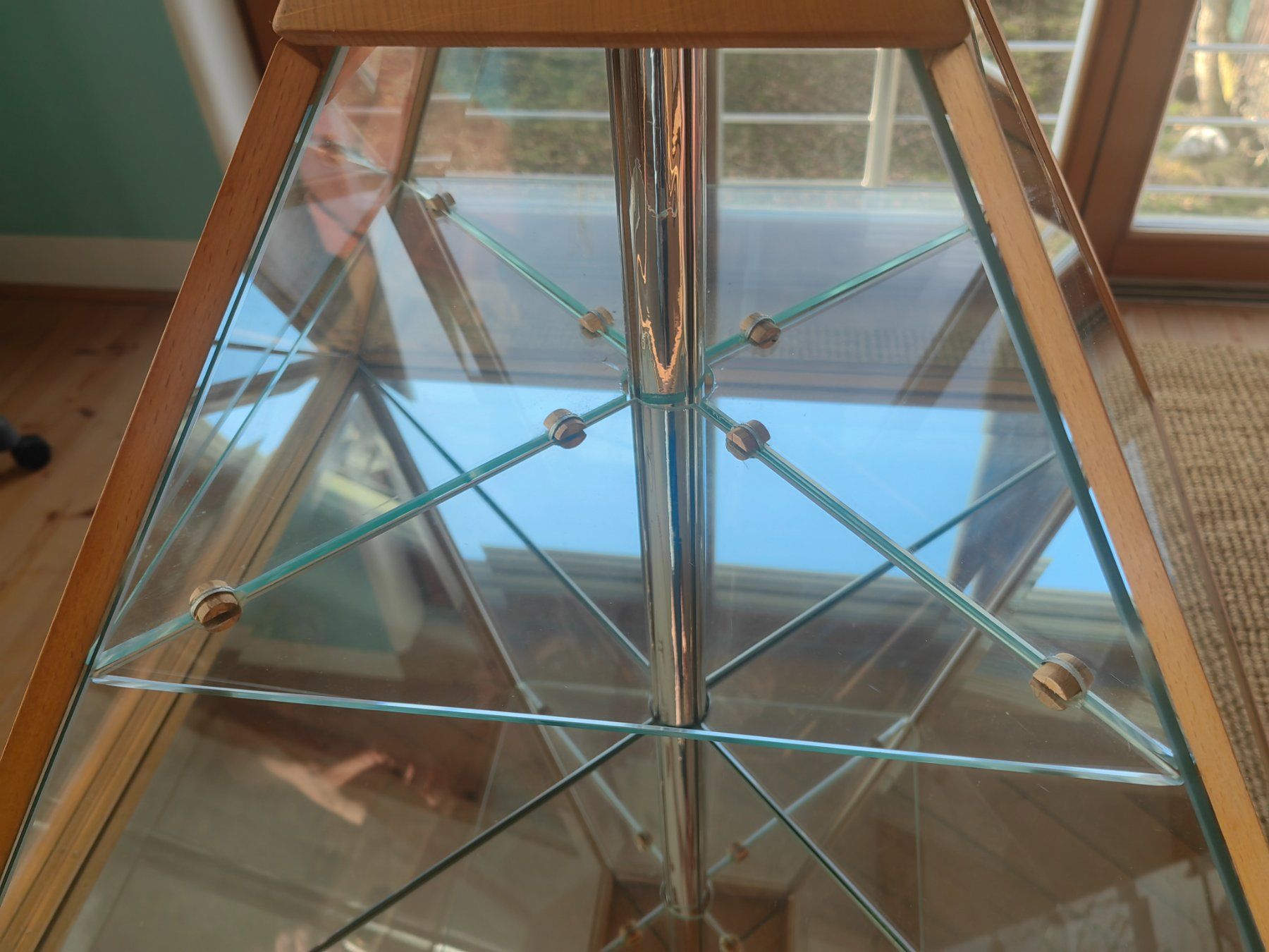 Vetrine: Vitrine in Pyramidenform mit Kristall Amethyst Spitze – Usato da Frauenfeld venduto da mwb_77c9 2