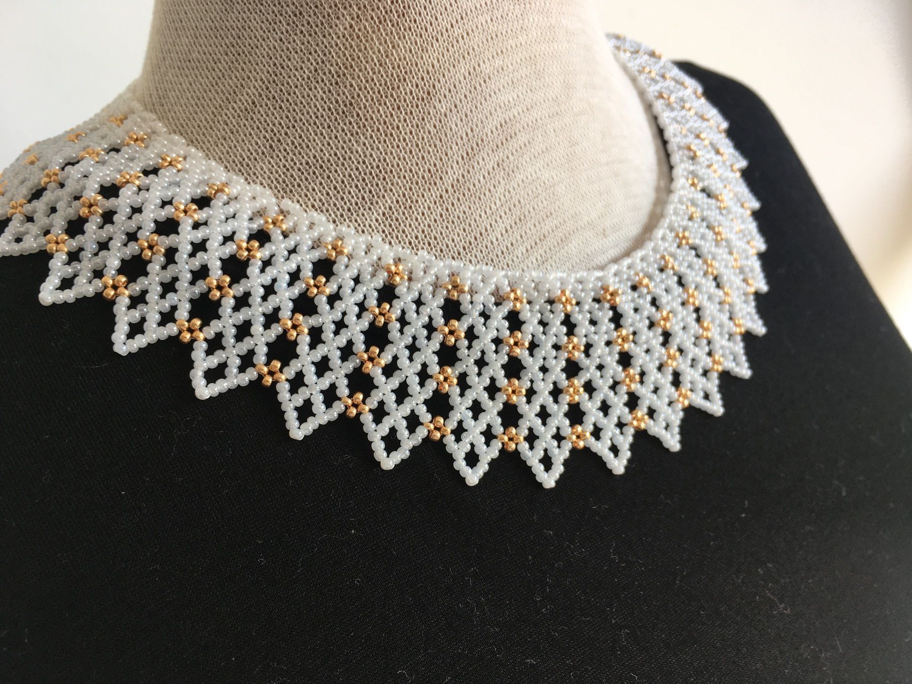 Catenine: Kette Kragen Perlen Handarbeit NEU – Nuovo e nell'imballaggio originale da Zollikofen venduto da spunk65 1