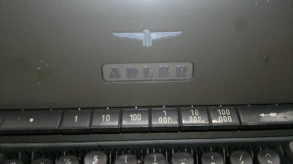 Macchine da scrivere: Alte Adler Schreibmaschine – Usato da Matt venduto da feinmechuhr 1