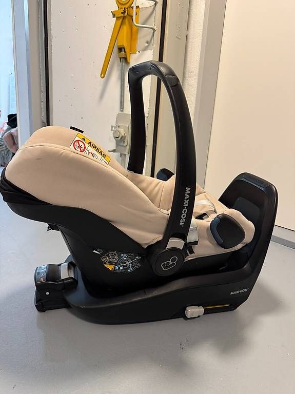 Maxi-Cosi Auto-Kindersitze: Maxi-Cosi Pebble Plus inkl. Isofix-Basis – Gebraucht aus MUELLHEIM DORF von milemilena